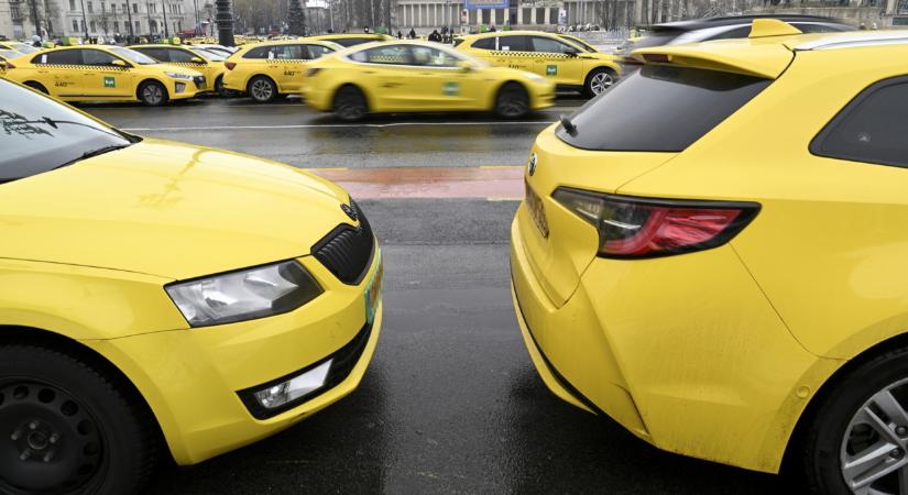 Ez tényleg teljesen megbéníthatja Budapestet szombaton: blokáddal készülnek a taxisok, ezt követelik a fővárostól