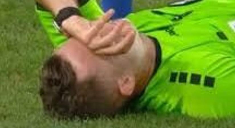 Rosszul lett a partjelző, a lelátóról állt be egy bíró