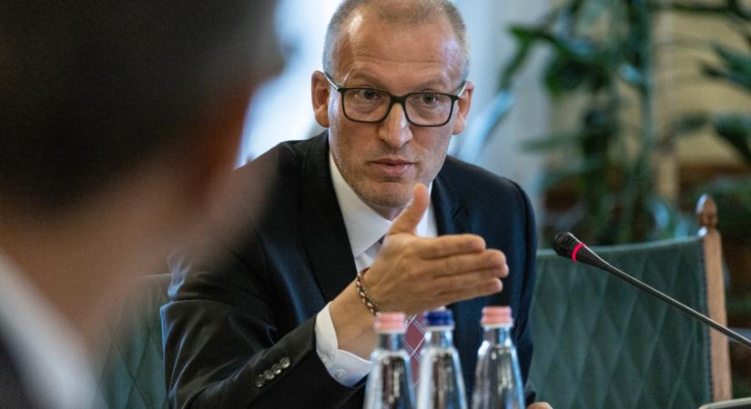 Több helyen, köztük a minisztériumban is házkutatást tartott a NAV az NKA-támogatások ügyében