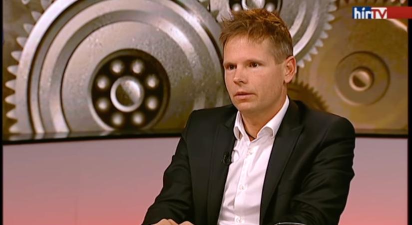 Feljelentést tett Mártha Imre, mert szerinte a köztársasági elnöki rezidencia kertjéből figyelhette meg őt a Ripost