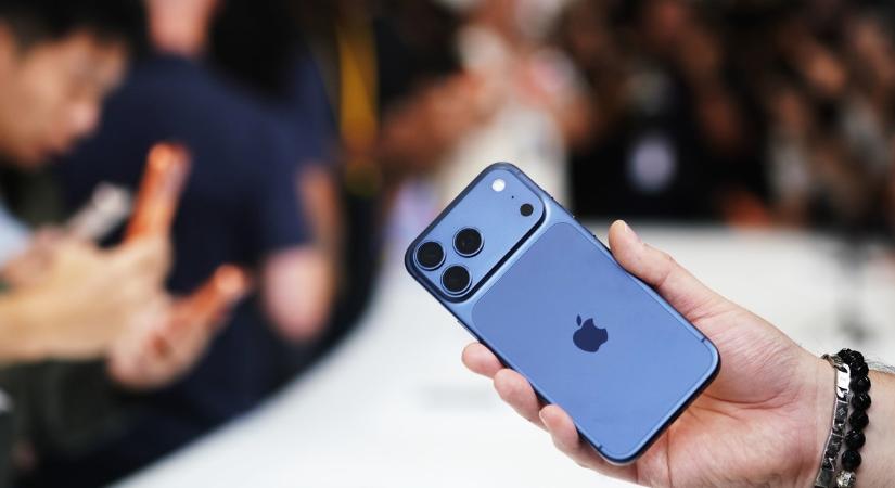 Leleplezték az Apple titkát: kiderült, mi az a rejtélyes csík az iPhone 17 Pro tetején!