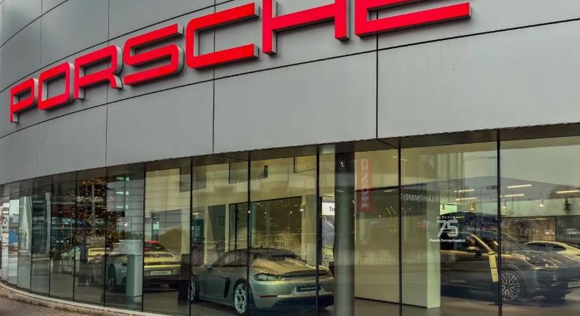 Nagy a baj, leáll az egyik Porsche gyártása – mi történhetett?