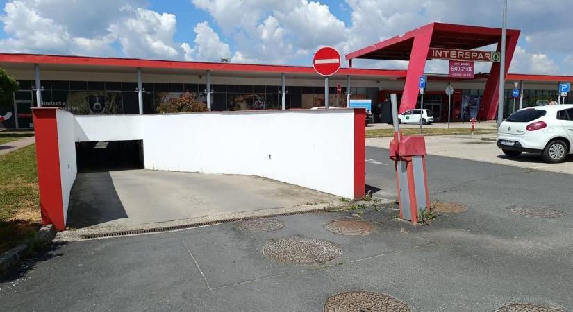 Veszélyes közlekedés a parkolóban? Reagált a SPAR