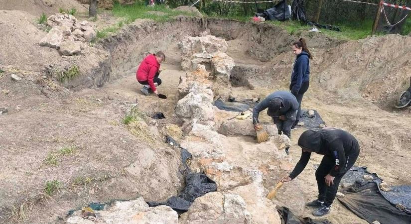 Újabb kincsek kerültek elő a föld alól Szegednél