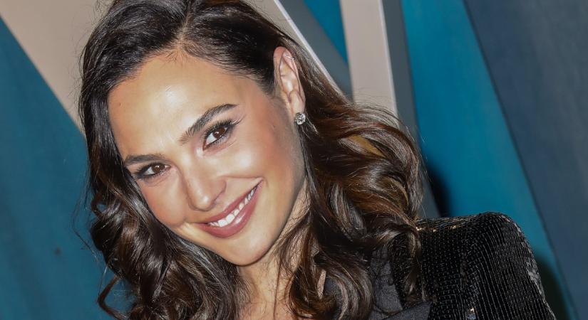 Elindult a bikiniszezon, Gal Gadot is fürdőruhára vetkőzött