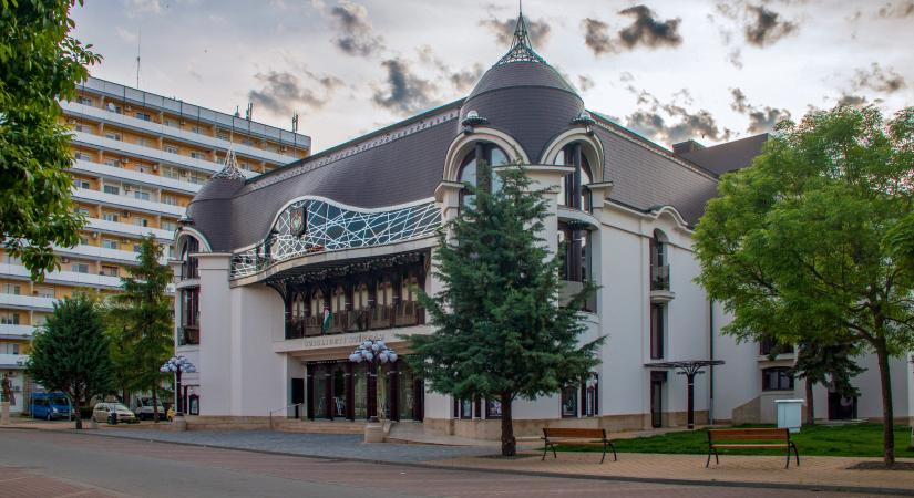 Ajándék musicaljegyet kapnak a bérletüket megújító nézők a Szigligeti Színházban