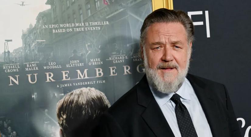 „Nem szórakoztok jól?!” – Russell Crowe beleállt a párizsi rajongókba, kiborult a filmsztár