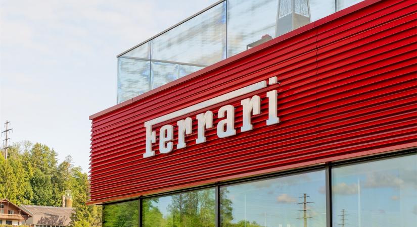 A Ferrari új vállalati arculatával nyílt márkakereskedés