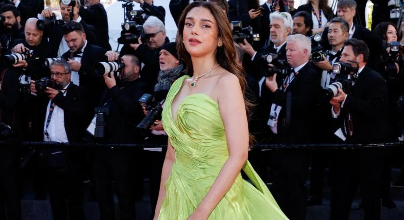 Az igézően szexi színésznő, Aditi Rao Hydari csodás melleket és combokat villant – dögös képgaléria