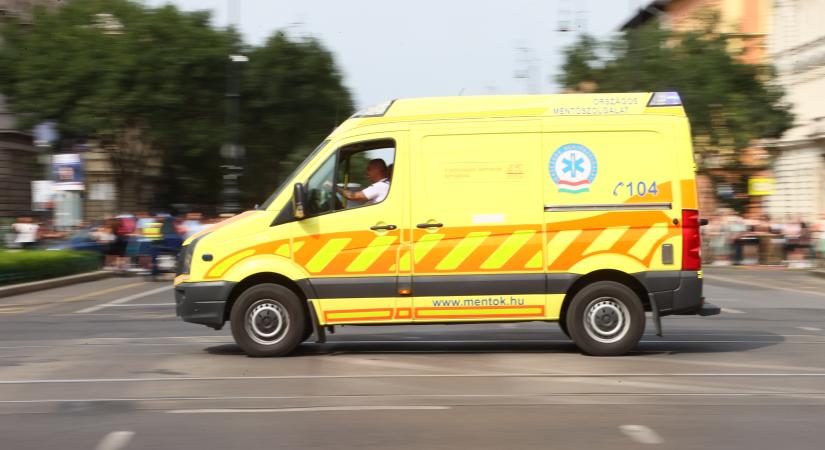 Gyerekekkel teli busz ütközött Encsen, 10 diákot kórházba szállítottak