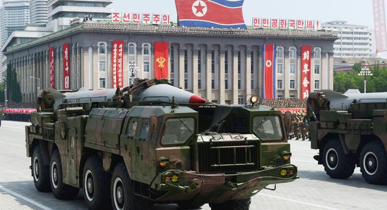 Kim Dzsongun új rakétatesztje figyelmeztetés a világnak, egyre veszélyesebb fegyvereket fejleszt Észak-Korea