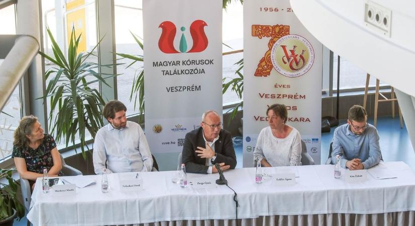 Hetvenéves jubileumát ünnepli Veszprém Város Vegyeskara – egész éves programsorozattal készülnek (galéria)