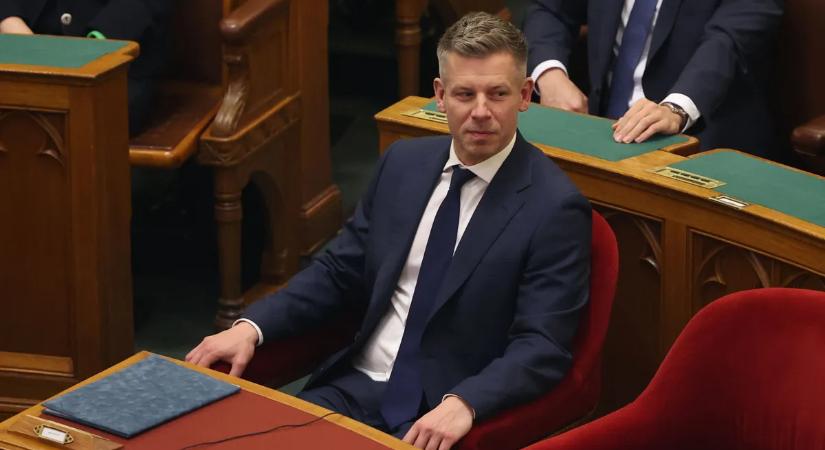 Magyar Péter nem bírja ki Gulyás Gergely nélkül a Parlamentben