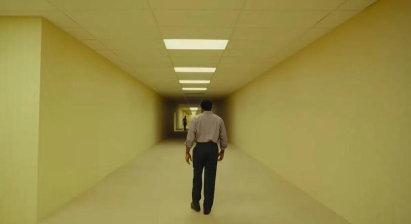 Még meg sem jelent, de már támadják: csúnya pletyka kering a Backrooms filmrendezőjéről