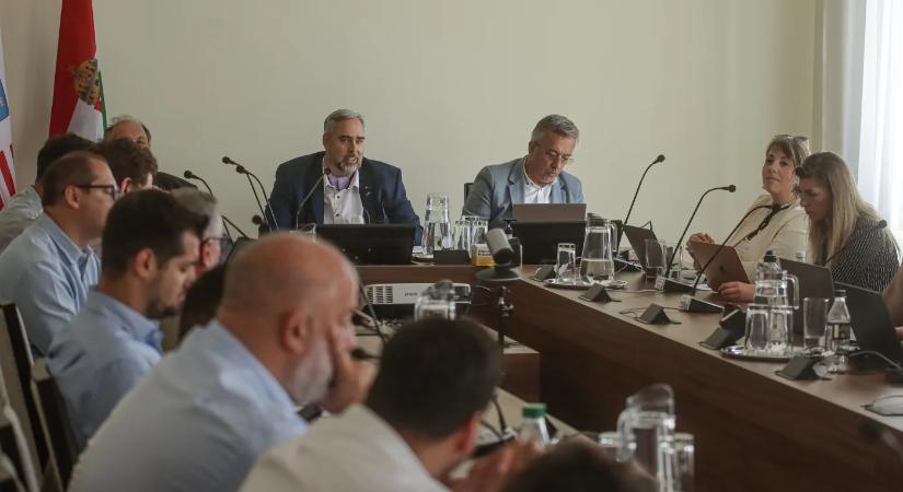 Tovább javítjuk az utak és játszóterek minőségét, mobilkamerákat helyezünk ki számos ponton – ülésezett Képviselő-testületünk