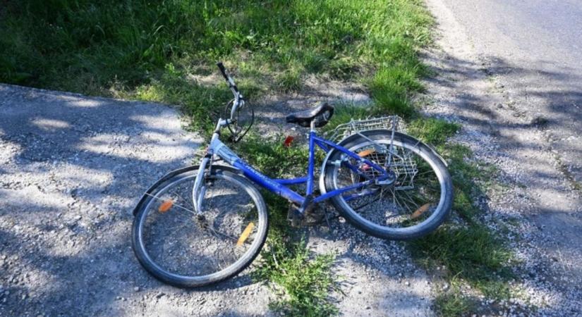 Szó nélkül továbbhajtott az elgázolt biciklis mellett a vétkes autós