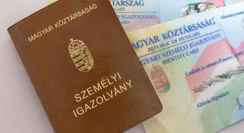 Vége a könyvecske formájú személyi igazolványoknak, augusztus elejéig meg kell újítani a legidősebbeknek is