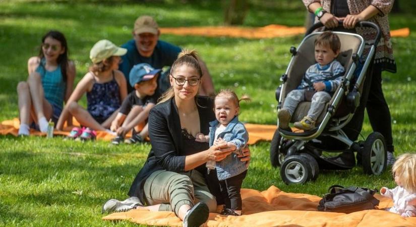 Felejthetetlen gyereknap várja a családokat a Nagyerdei Szabadtéri Színpadon!