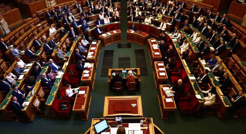 Váratlan fordulat: a Fidesz is beállt a Tisza Párt javaslata mögé a parlamentben