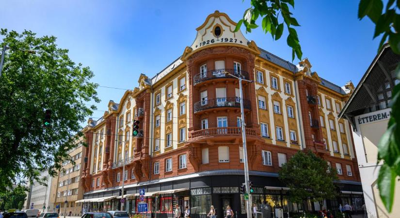 Újra régi fényében tündököl a Szent Anna utca egyik meghatározó épülete – fotókkal, videóval