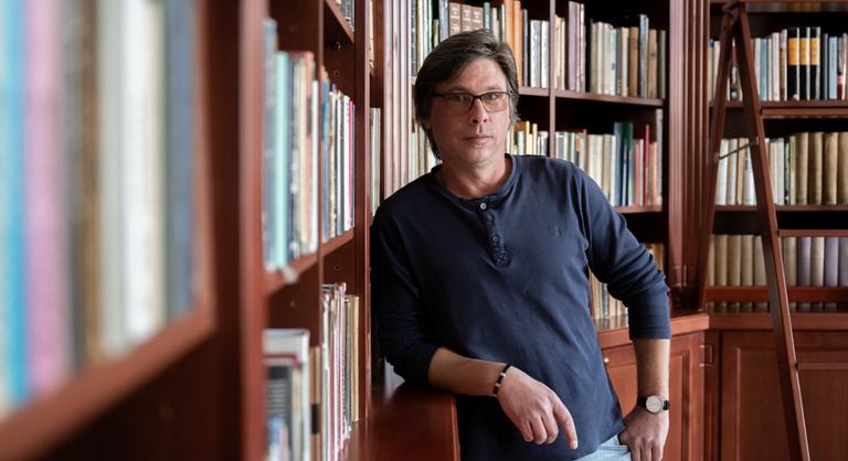 Hont András: Ne tőlem kérdezzék, miért talált meg egy kormánypárti milliárdos