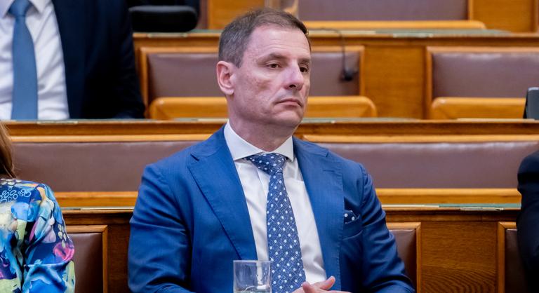 Fordulat az Országházban, a Fidesz is támogatja a Tisza Párt javaslatát