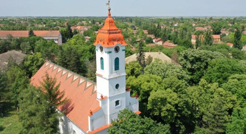 Csáti Szabó Lajos tiszteletes leváltásának a visszavonását kérik a bácskossuthfalvi reformátusok