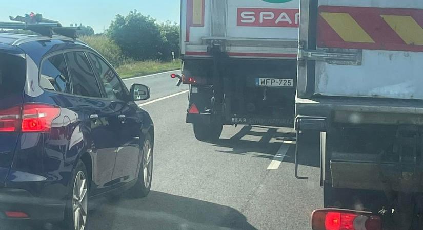 Állandó vita a 8-as főúton: ki közlekedik szabályosan?