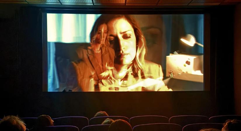 Tapsvihar és egymást taposó producerek: Így debütált Cannes-ban a Még egy kívánság