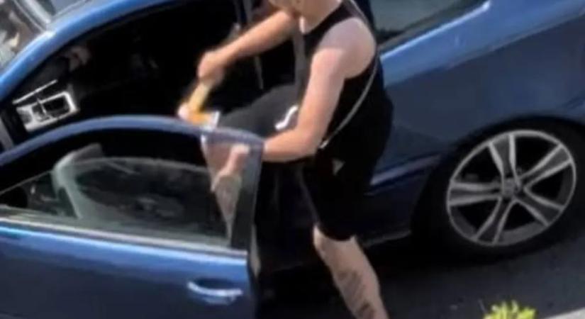 Kelenföldi horror: baltával támadt a motorosokra, a kisbabája is vele volt – videó