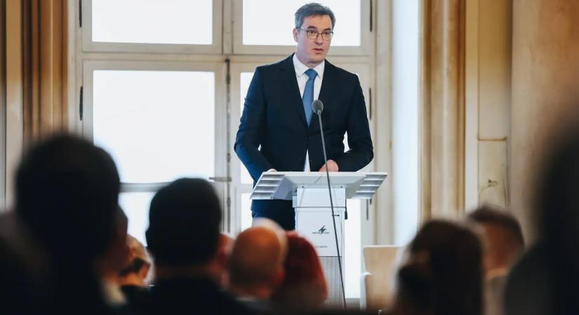 Karácsony Gergely rendkívüli kérése: Fogjanak locsolót a budapestiek, szomjaznak a fővárosi fák