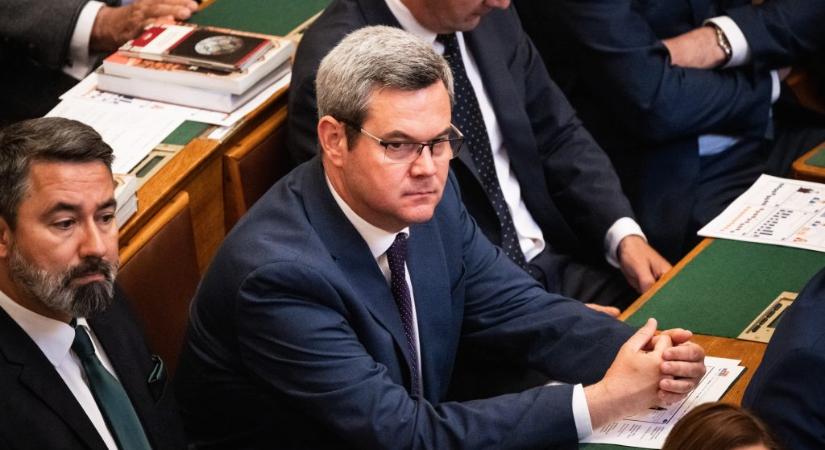 „Egy szexi ellenzéki politikus vagyok” – mondta magáról Takács Péter