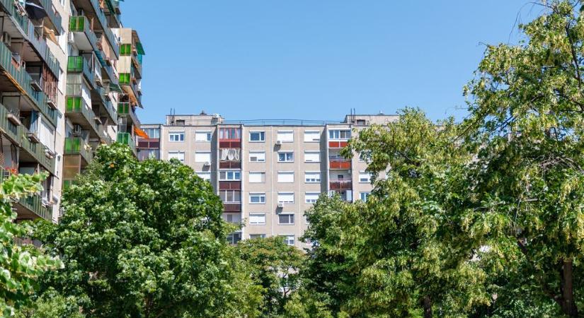Hatalmas fordulat a lakáspiacon: ennyit kérnek a panelekért ebben a magyar városban