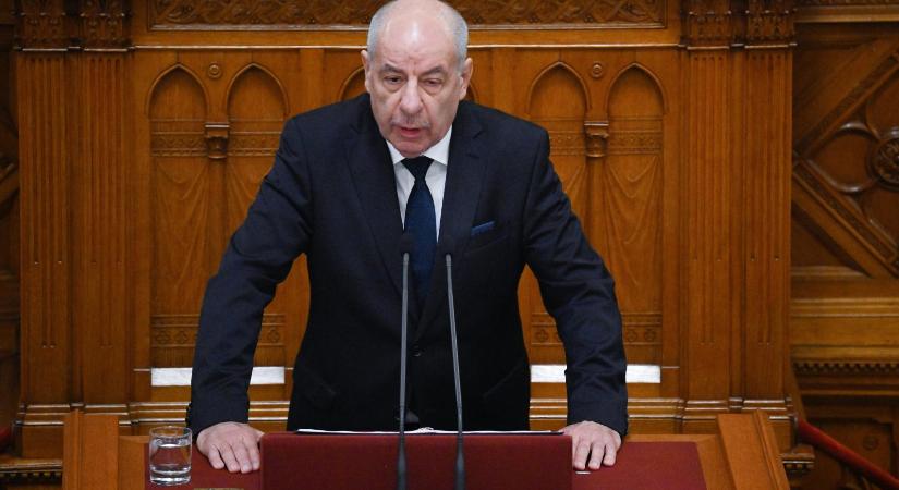 Sulyok Tamás hivatalának nincs 66 milliója két terasz felújítására