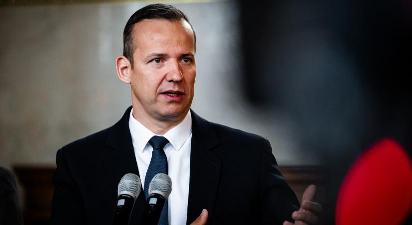 Kilakoltatták a nagyváradi apátot a rendházból, Toroczkai szerint Orbán Anita hallgat, miközben falat bontanak
