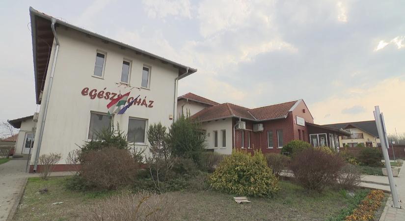 Orvoshiány miatt praktizálhat újra a hamis oltási ügybe keveredett doktornő