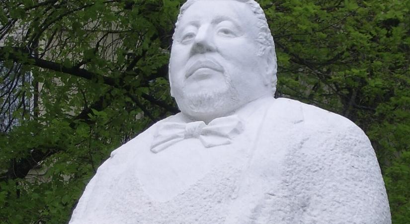 Elvitetnék Hódmezővásárhely főteréről a volt fideszes polgármester szobrát