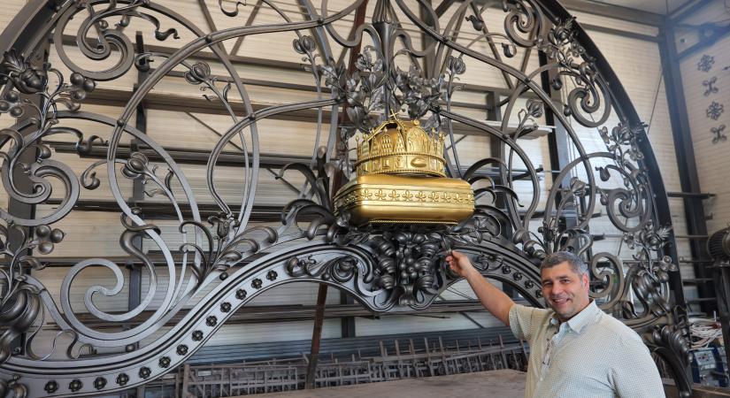 Vásárhelyen alkották újjá a Budavári Palota monumentális díszkapuját