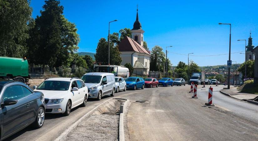 Brutális forgalmi változások Egerben – erre készüljenek a sofőrök a következő napokban