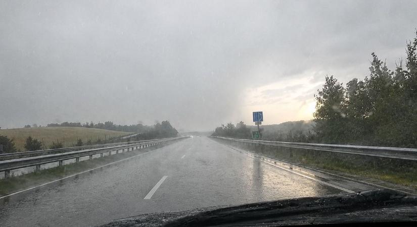 Légzuhatag és vihar a Balatonnál – percek alatt csapott le a pusztító zivatar a déli partra