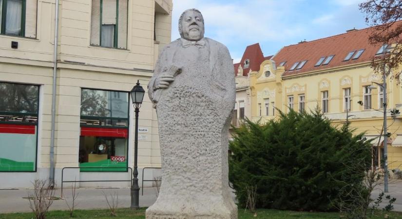 Az már biztos, hogy a Rapcsák-szobor megy, de az még kérdéses, hogy pontosan hova