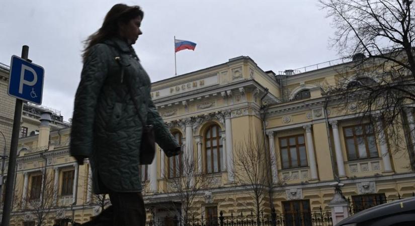 Állig felfegyverzik a bankokat, béke helyett az égből szakad a halál Oroszországban és Ukrajnában