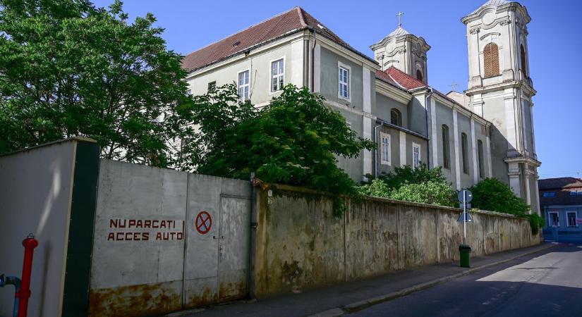 A Fidesz is elítéli a nagyváradi premontrei rendház elleni erőszakos román akciót