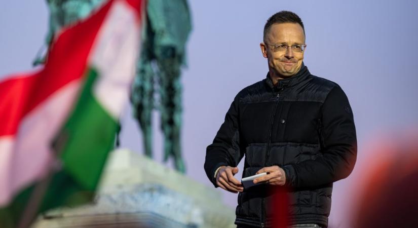 A Fidesz azt állítja, törvényesen adták ki a diplomata-útleveleket