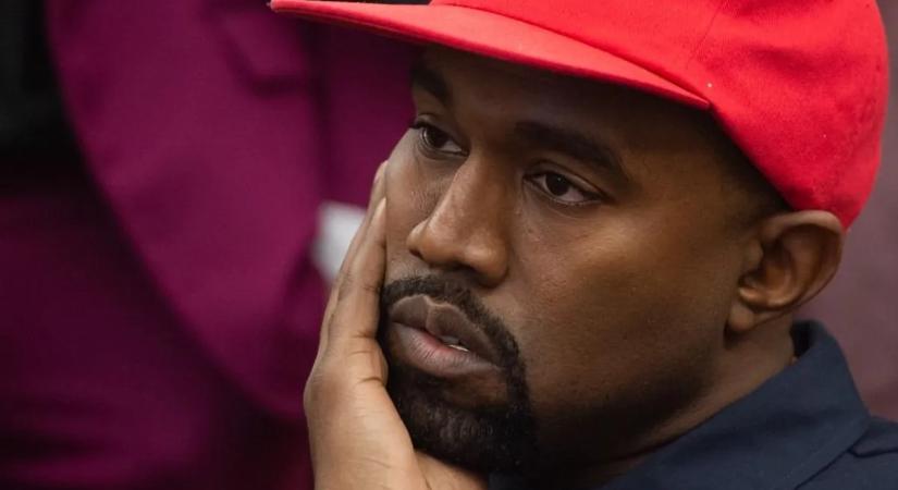 Botrányos: Kanye West felesége alig takarta ki a mellbimbóit