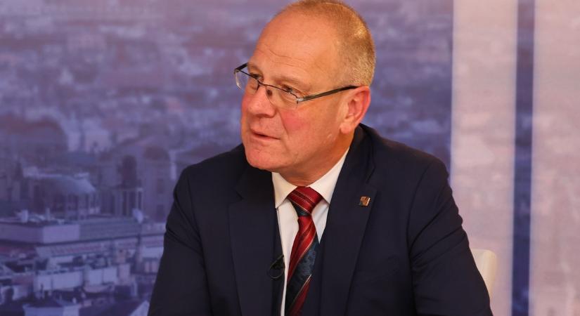 Navracsics Tibor szerint Magyar Péter ugyanarra készül, mint Rákosi – videó