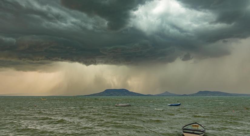 Légzuhatag és vihar a Balatonnál – percek alatt csapott le a déli partra (sonline.hu)