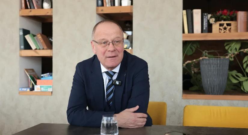 Navracsics Tibor megnevezett két fideszes politikust, akikkel szerinte nyerni tudnának 2030-ban