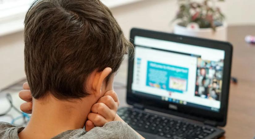 Tönkreteszi a gyerekeket a képernyőalapú tanulás? Kiderült az igazság