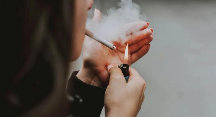 Szinte teljesen eltűnt a cigaretta: ez Európa első dohányzásmentes országa